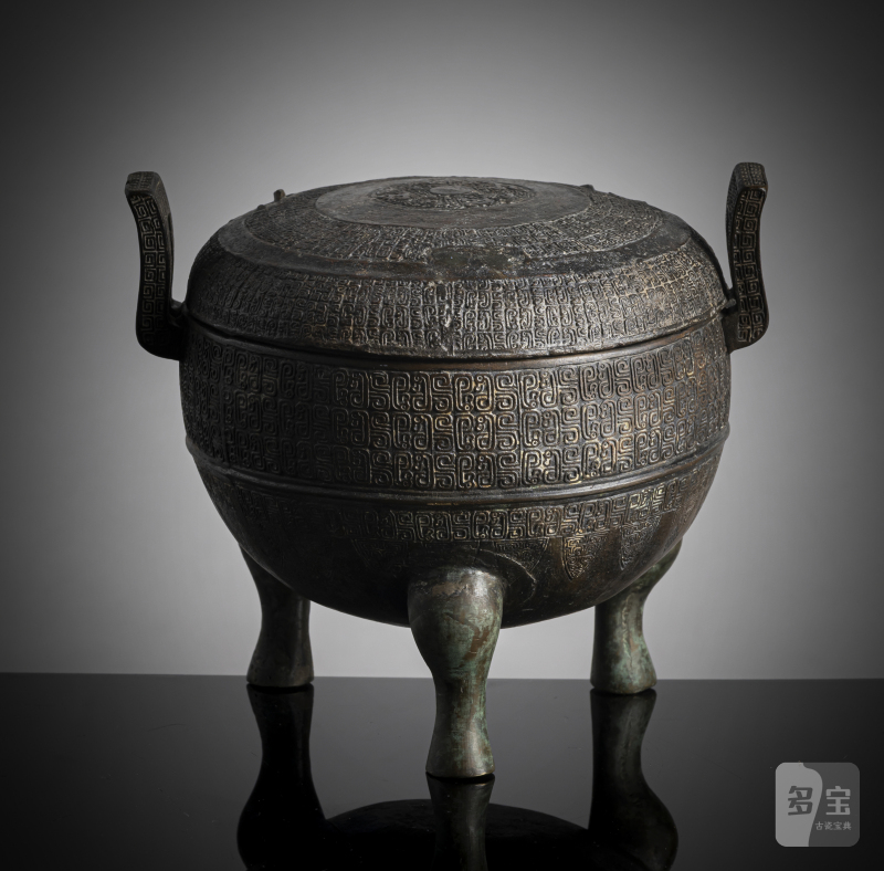 Three-legged bronze food vessel "ding" type